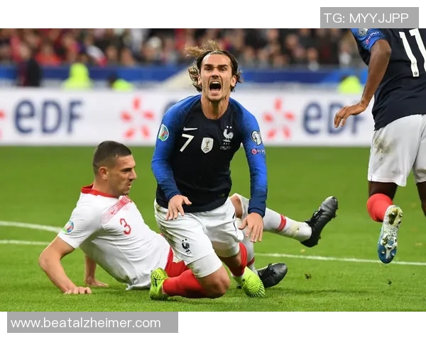 法国足球明星鸡冠头的传奇故事与辉煌成就揭秘