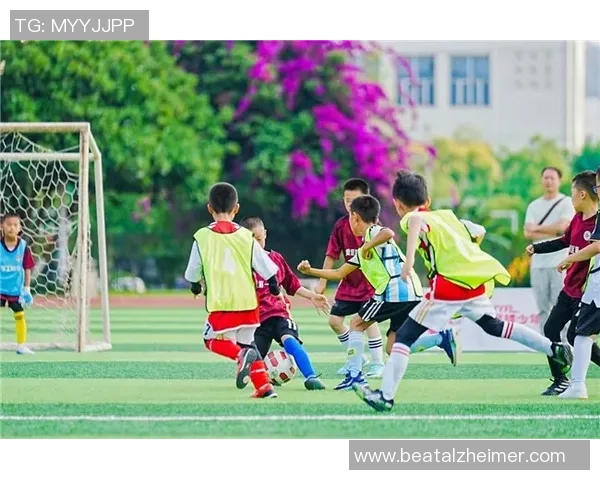 足球明星手工壁画创作教案探索与实践活动设计